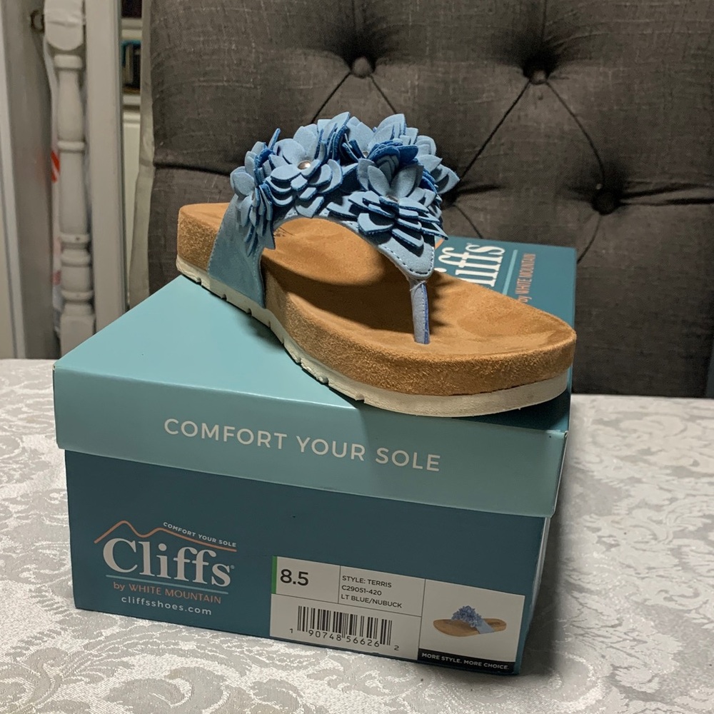Cliffs by White Mountain Blue Flower Sandals